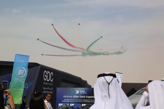 (251118) -- DUBAI, Nov. 18, 2025 (Xinhua) -- Aircraft perform during the 19th edition of the Dubai Airshow in Dubai, the United Arab Emirates (UAE), Nov. 17, 2025. The 19th edition of the Dubai Airshow opened Monday at Dubai World Central, featuring the Middle East debut of two of China's homegrown C919 aircraft.
   Organizers said the five-day event, held under the theme "The Future is Here," has drawn more than 1,500 exhibitors, including 440 first-time participants. 
   The Commercial Aircraft Corporation of China (COMAC), maker of the C919, is showcasing one C919 and one C909 aircraft, while China Southern Airlines has brought another C919. The appearance of the C919 marks its first showing in the Middle East, and COMAC performed a flight demonstration of the China-made passenger plane at the venue. (Xinhua/Wen Xinnian)