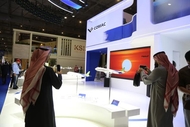 (251118) -- DUBAI, Nov. 18, 2025 (Xinhua) -- People visit the exhibition area of Commercial Aircraft Corporation of China (COMAC) during the 19th edition of the Dubai Airshow in Dubai, the United Arab Emirates (UAE), Nov. 17, 2025. The 19th edition of the Dubai Airshow opened Monday at Dubai World Central, featuring the Middle East debut of two of China's homegrown C919 aircraft.
   Organizers said the five-day event, held under the theme "The Future is Here," has drawn more than 1,500 exhibitors, including 440 first-time participants. 
   The Commercial Aircraft Corporation of China (COMAC), maker of the C919, is showcasing one C919 and one C909 aircraft, while China Southern Airlines has brought another C919. The appearance of the C919 marks its first showing in the Middle East, and COMAC performed a flight demonstration of the China-made passenger plane at the venue. (Xinhua/Wen Xinnian)