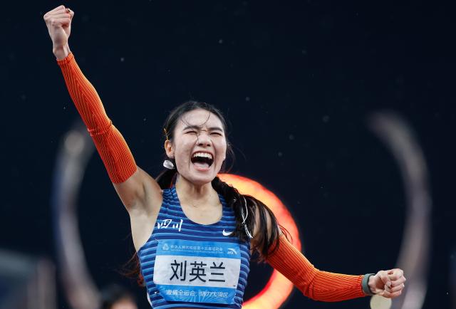 (251118) -- GUANGZHOU, Nov. 18, 2025 (Xinhua) -- Liu Yinglan of Sichuan celebrates after the women's 400m final of athletics at China's 15th National Games in Guangzhou, south China's Guangdong Province, Nov. 18, 2025. (Xinhua/Huang Wei)