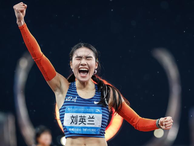 (251118) -- GUANGZHOU, Nov. 18, 2025 (Xinhua) -- Liu Yinglan of Sichuan celebrates after the women's 400m final of athletics at China's 15th National Games in Guangzhou, south China's Guangdong Province, Nov. 18, 2025. (Xinhua/Huang Wei)