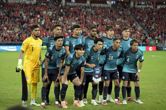 (251118) -- HONG KONG, Nov. 18, 2025 (Xinhua) -- Players of Singapore pose for a group photo before the AFC Asian Cup 2027 Qualifiers 3rd round group C football match between China's Hong Kong and Singapore in Hong Kong, south China, Nov. 18, 2025. (Xinhua/Lo Ping Fai)