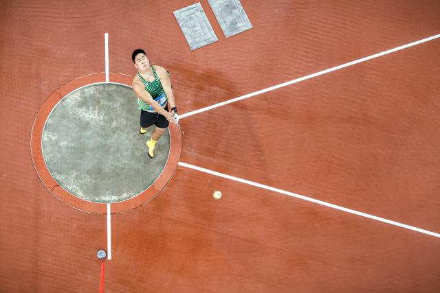 (251118) -- GUANGZHOU, Nov. 18, 2025 (Xinhua) -- Wang Qi of Jiangsu competes during the men's hammer throw final of athletics at China's 15th National Games in Guangzhou, south China's Guangdong Province, Nov. 18, 2025. (Xinhua/Jiang Han)