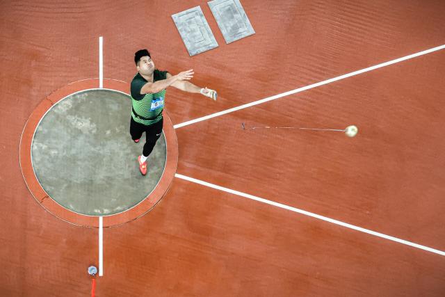 (251118) -- GUANGZHOU, Nov. 18, 2025 (Xinhua) -- Jiang He of Jiangsu competes during the men's hammer throw final of athletics at China's 15th National Games in Guangzhou, south China's Guangdong Province, Nov. 18, 2025. (Xinhua/Jiang Han)
