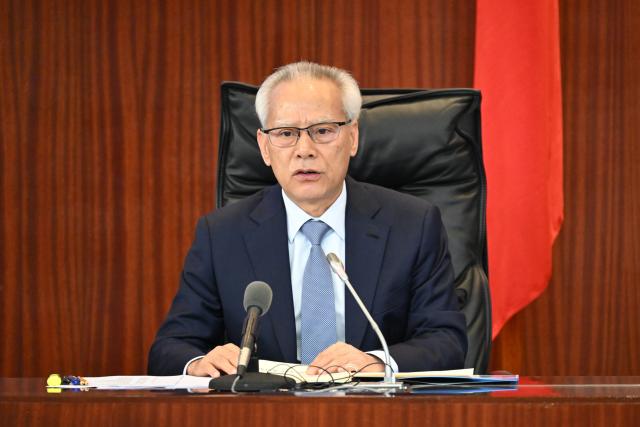 (251118) -- MACAO, Nov. 18, 2025 (Xinhua) -- Sam Hou Fai, chief executive of the Macao Special Administrative Region (SAR), delivers his 2026 Policy Address at the Legislative Assembly in Macao, south China, Nov. 18, 2025. TO GO WITH "Macao to deepen public administration reform: chief executive" (Xinhua)