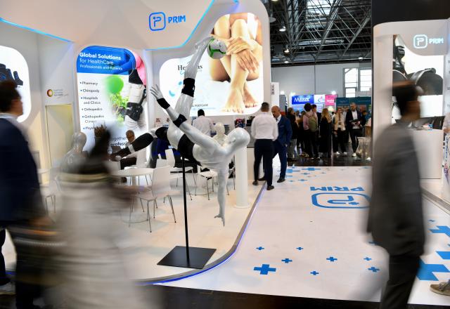 (251118) -- DUSSELDORF, Nov. 18, 2025 (Xinhua) -- People visit the Medica 2025 in Dusseldorf, Germany, Nov. 17, 2025. A prominent medical device exhibition kicked off on Monday in Dusseldorf, Germany, with more than 1300 Chinese companies attending the event.
   The Medica 2025 is one of the largest and most influential trade fairs of medical devices. Expecting around 80,000 visitors from over 160 countries and regions, this year's event focused on medical technology and devices, digital health, lab and diagnostics, physio technology, and disposables.
   Among the participants across the world, the number of Chinese enterprises was the largest from a non-European country.
   According to the organizer, some 70 countries and regions took part in Medica 2025, which will run through Nov. 20. (Xinhua/Zhang Haofu)