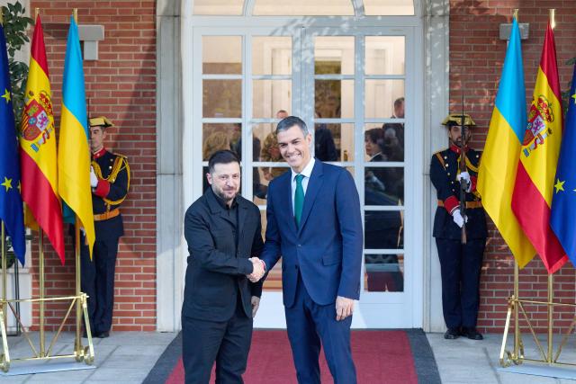 (251118) -- MADRID, Nov. 18, 2025 (Xinhua) -- Spanish Prime Minister Pedro Sanchez (R) shakes hands with visiting Ukrainian President Volodymyr Zelensky at La Moncloa Palace in Madrid, Spain, Nov. 18, 2025. (Xinhua/Meng Dingbo)