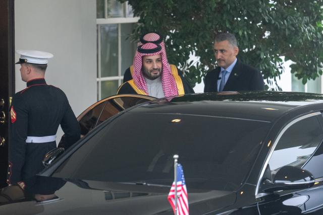 (251118) -- WASHINGTON, Nov. 18, 2025 (Xinhua) -- Saudi Crown Prince and Prime Minister Mohammed bin Salman (2nd R) departs the White House following meeting with U.S. President Donald Trump in Washington, D.C., the United States, Nov. 18, 2025. (Xinhua/Hu Yousong)