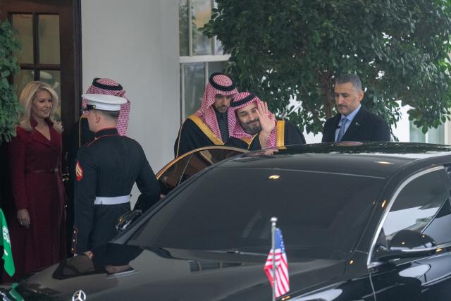 (251118) -- WASHINGTON, Nov. 18, 2025 (Xinhua) -- Saudi Crown Prince and Prime Minister Mohammed bin Salman (2nd R) departs the White House following meeting with U.S. President Donald Trump in Washington, D.C., the United States, Nov. 18, 2025. (Xinhua/Hu Yousong)