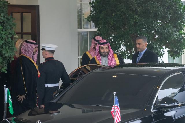 (251118) -- WASHINGTON, Nov. 18, 2025 (Xinhua) -- Saudi Crown Prince and Prime Minister Mohammed bin Salman (2nd R) departs the White House following meeting with U.S. President Donald Trump in Washington, D.C., the United States, Nov. 18, 2025. (Xinhua/Hu Yousong)