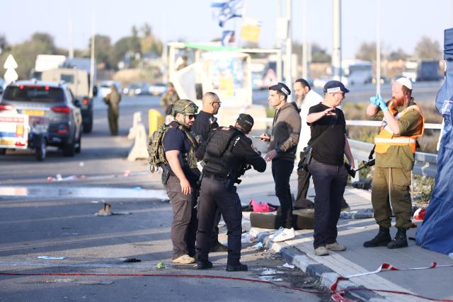 (251118) -- JERUSALEM, Nov. 18, 2025 (Xinhua) -- Security forces work at the scene of a ramming and stabbing attack at the Gush Etzion Junction, a major intersection in a settlement bloc south of Jerusalem, in the occupied West Bank, Nov. 18, 2025. An Israeli man was killed and three others wounded in a ramming and stabbing attack in the occupied West Bank on Tuesday, carried out by two Palestinian suspects who were subsequently shot dead by security forces, Israeli officials said. (Photo by Jamal Awad/Xinhua)