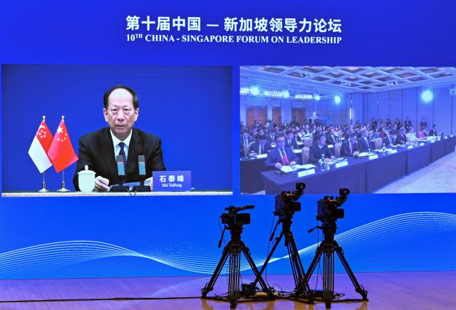 (251119) -- BEIJING, Nov. 19, 2025 (Xinhua) -- Shi Taifeng, a member of the Political Bureau of the Communist Party of China (CPC) Central Committee and head of the CPC Central Committee's Organization Department, delivers a video speech from Beijing, capital of China, at the 10th China-Singapore Forum on Leadership held in Singapore, on Nov. 18, 2025. (Xinhua/Yin Bogu)