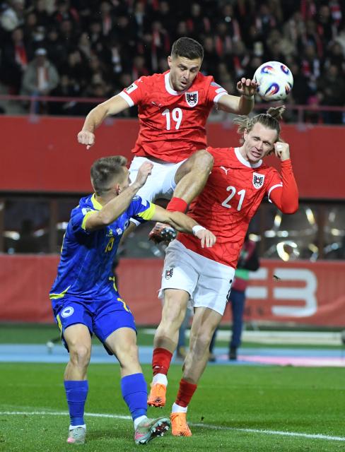 (251119) -- VIENNA, Nov. 19, 2025 (Xinhua) -- Christoph Baumgartner (C) and Patrick Wimmer (R) of Austria compete during the 2026 World Cup European Qualifiers match between Austria VS Bosnia and Herzegovina in Vienna, Austria, Nov. 18, 2025. (Xinhua/He Canling)