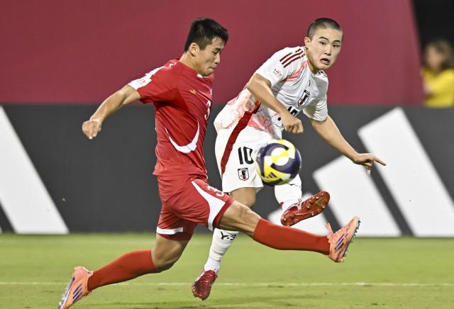 (251119) -- DOHA, Nov. 19, 2025 (Xinhua) -- Minato Yoshida (R) of Japan vies with Chung Hyok Choe of DPRK during the round of 16 football match between the Democratic People's Republic of Korea (DPRK) and Japan at FIFA U17 World cup Qatar 2025 in Doha, Qatar, on Nov. 18, 2025. (Photo by Nikku/Xinhua)