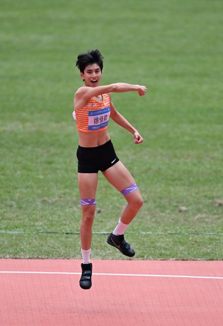 (251119) -- GUANGZHOU, Nov. 19, 2025 (Xinhua) -- Xu Jiahuan of Zhejiang reacts during the women's heptathlon javelin throw of athletics at China's 15th National Games in Guangzhou, south China's Guangdong Province, Nov. 19, 2025. (Xinhua/Zhou Mu)