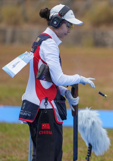 (251119) -- GUANGZHOU, Nov. 19, 2025 (Xinhua) -- Liu Shanshan of Shandong competes during the trap women's final of shooting at China's 15th National Games in Guangzhou, south China's Guangdong Province, Nov. 19, 2025. (Xinhua/Xiao Ennan)