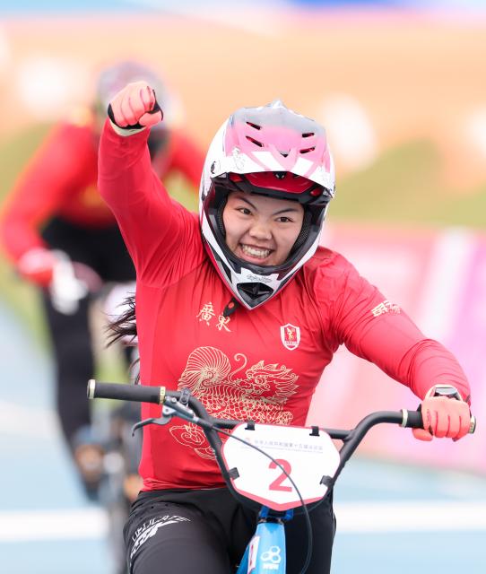 (251119) -- SHENZHEN, Nov. 19, 2025 (Xinhua) -- Liao Wanyi of Guangdong celebrates winning the women's final of cycling BMX racing at China's 15th National Games in Shenzhen, south China's Guangdong Province, Nov. 19, 2025. (Xinhua/Ding Ting)