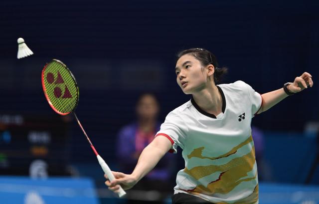 (251119) -- SHENZHEN, Nov. 19, 2025 (Xinhua) -- Han Yue hits a return during the women's singles bronze medal match of badminton between Han Yue of Fujian and Gao Fangjie of Jiangsu at China's 15th National Games in Shenzhen, south China's Guangdong Province, Nov. 19, 2025. (Xinhua/Li Ziheng)