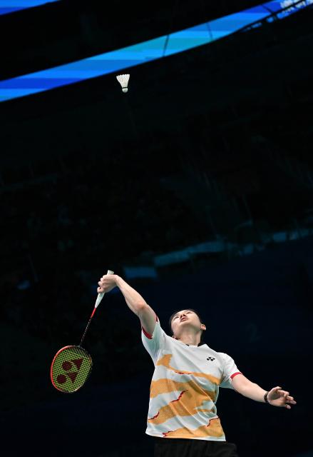 (251119) -- SHENZHEN, Nov. 19, 2025 (Xinhua) -- Han Yue hits a return during the women's singles bronze medal match of badminton between Han Yue of Fujian and Gao Fangjie of Jiangsu at China's 15th National Games in Shenzhen, south China's Guangdong Province, Nov. 19, 2025. (Xinhua/Li Ziheng)