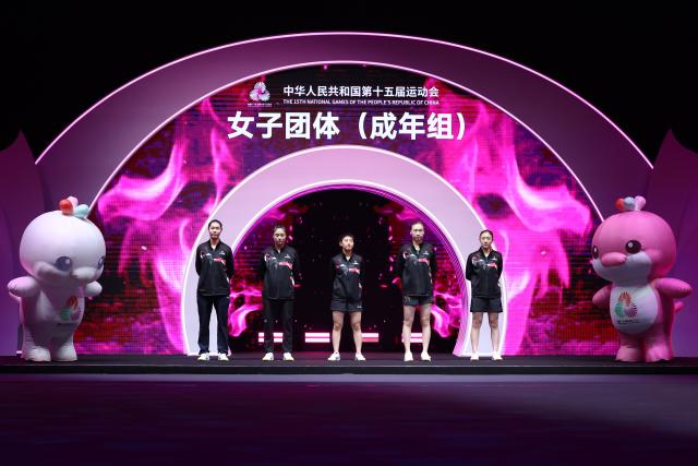 (251119) -- MACAO, Nov. 19, 2025 (Xinhua) -- Athletes of team Shandong are seen before the women's team final of table tennis between Hebei and Shandong at China's 15th National Games in Macao, south China, Nov. 19, 2025. (Xinhua/Liang Xu)