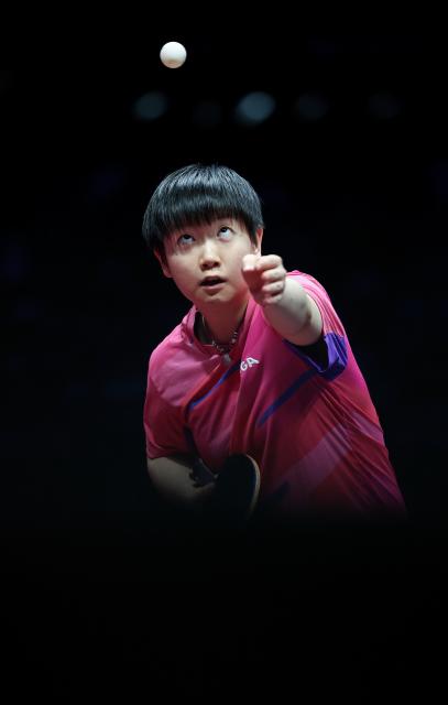 (251119) -- MACAO, Nov. 19, 2025 (Xinhua) -- Sun Yingsha of Hebei serves in the match against Wang Xiaotong of Shandong during the fourth match of women's team final of table tennis between Hebei and Shandong at China's 15th National Games in Macao, south China, Nov. 19, 2025. (Xinhua/Liang Xu)