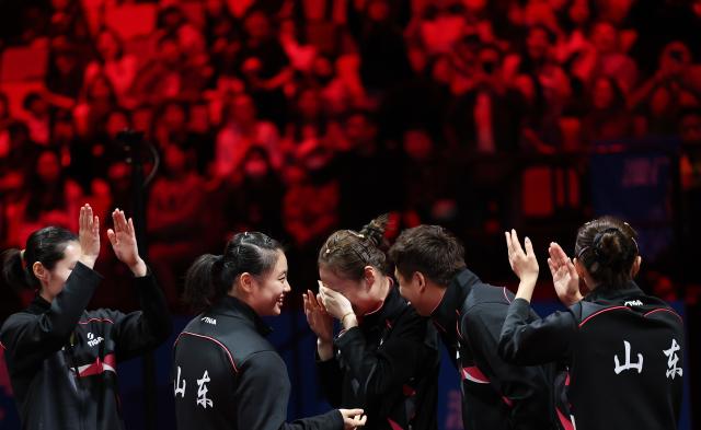 (251119) -- MACAO, Nov. 19, 2025 (Xinhua) -- Team Shandong react after winning the women's team final of table tennis against Hebei at China's 15th National Games in Macao, south China, Nov. 19, 2025. (Xinhua/Liang Xu)