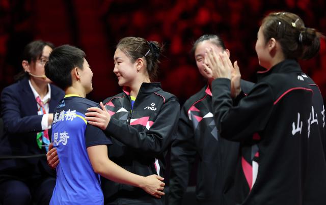 (251119) -- MACAO, Nov. 19, 2025 (Xinhua) -- Team Shandong react after winning the women's team final of table tennis against Hebei at China's 15th National Games in Macao, south China, Nov. 19, 2025. (Xinhua/Liang Xu)