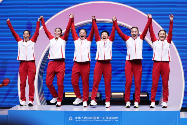 (251119) -- MACAO, Nov. 19, 2025 (Xinhua) -- Gold medalists team shandong wave during the awarding ceremony for women's team of table tennis at China's 15th National Games in Macao, south China, Nov. 19, 2025. (Xinhua/Liu Xu)