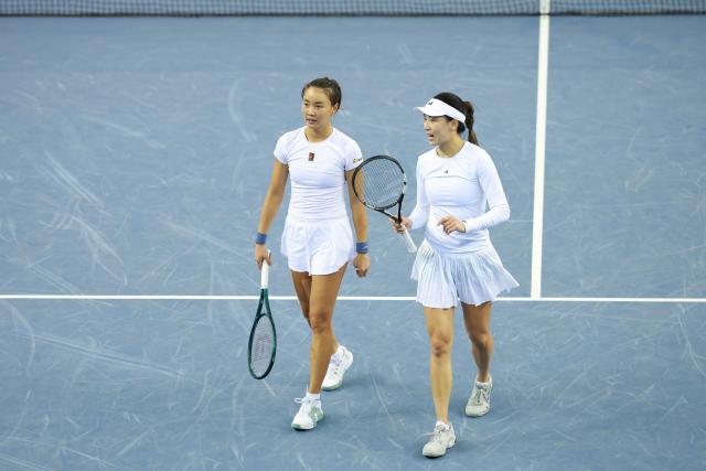 (251119) -- HENGQIN, Nov. 19, 2025 (Xinhua) -- Wang Xinyu/Yuan Yue (L) react during the tennis women's doubles final between Wang Xinyu/Yuan Yue of Guangdong and Wang Yafan/Jiang Xinyu of Sichuan at China's 15th National Games in Hengqin, south China's Guangdong Province, Nov. 19, 2025. (Xinhua/Zhang Chenlin)