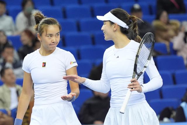 (251119) -- HENGQIN, Nov. 19, 2025 (Xinhua) -- Wang Xinyu/Yuan Yue (L) react during the tennis women's doubles final between Wang Xinyu/Yuan Yue of Guangdong and Wang Yafan/Jiang Xinyu of Sichuan at China's 15th National Games in Hengqin, south China's Guangdong Province, Nov. 19, 2025. (Xinhua/Yan Linyun)