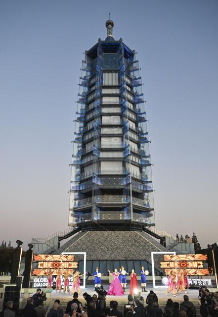 (251119) -- NANJING, Nov. 19, 2025 (Xinhua) -- Actors perform at the opening ceremony of the Global Mayors Dialogue in Nanjing held in Nanjing, east China's Jiangsu Province, Nov. 19, 2025. A forum bringing together mayors and mayoral representatives from 10 countries opened on Wednesday in Nanjing, the capital of east China's economic powerhouse province of Jiangsu.
   Themed "Flowing Rivers, Converging Future," the Global Mayors Dialogue in Nanjing focuses on sharing urban governance experience and exploring future trends in urban development, offering insights to advance sustainable development among global waterfront cities. (Xinhua/Ji Chunpeng)