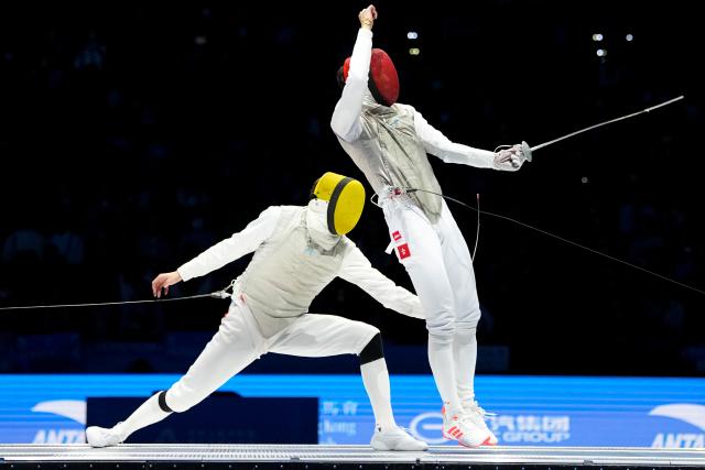 (251119) -- HONG KONG, Nov. 19, 2025 (Xinhua) -- Choi Chun Yin (R) of Hong Kong competes against Chen Haiwei of Fujian during the men's team foil final of fencing at China's 15th National Games in Hong Kong, south China, Nov. 19, 2025. (Xinhua/Wu Lu)