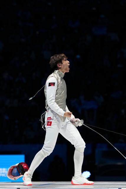 (251119) -- HONG KONG, Nov. 19, 2025 (Xinhua) -- Choi Chun Yin of Hong Kong celebrates after winning the men's team foil final of fencing at China's 15th National Games in Hong Kong, south China, Nov. 19, 2025. (Xinhua/Wu Lu)