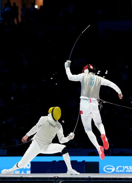 (251119) -- HONG KONG, Nov. 19, 2025 (Xinhua) -- Choi Chun Yin (R) of Hong Kong competes against Chen Haiwei of Fujian during the men's team foil final of fencing at China's 15th National Games in Hong Kong, south China, Nov. 19, 2025. (Xinhua/Wu Lu)
