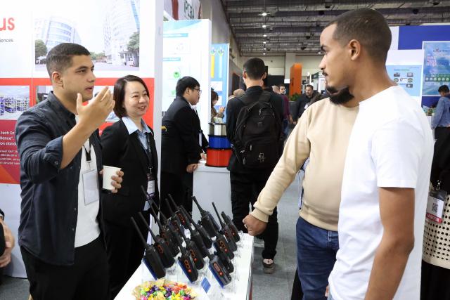 (251119) -- CAIRO, Nov. 19, 2025 (Xinhua) -- People visit a booth at the 29th Cairo Information and Communications Technology (ICT) exhibition in Cairo, Egypt, Nov. 19, 2025. Egypt on Wednesday wrapped up the 29th Cairo Information and Communications Technology (ICT) exhibition, held Nov. 16-19 under the theme "AI Everywhere." (Xinhua/Ahmed Gomaa)