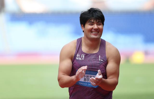 (251120) -- GUANGZHOU, Nov. 20, 2025 (Xinhua) -- Abuduaini Tuergong of Xinjiang reacts after the men's discus throw final of athletics at China's 15th National Games in Guangzhou, south China's Guangdong Province, Nov. 20, 2025. (Xinhua/Jiang Han)
