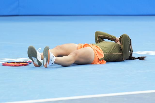 (251120) -- HENGQIN, Nov. 20, 2025 (Xinhua) -- Zhu Lin reacts after the women's singles final of tennis between Zhu Lin of Anhui and Gao Xinyu of Beijing at China's 15th National Games in Hengqin, south China's Guangdong Province, Nov. 20, 2025. (Xinhua/Yan Linyun)
