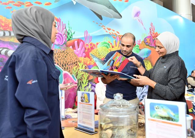 (251120) -- HAWALLI GOVERNORATE, Nov. 20, 2025 (Xinhua) -- People visit the 48th Kuwait International Book Fair in Hawalli Governorate, Kuwait, Nov. 19, 2025. The fair opened here on Wednesday, and will last until Nov. 29. (Photo by Asad/Xinhua)