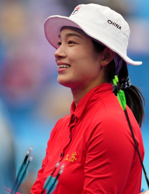 (251120) -- SHENZHEN, Nov. 20, 2025 (Xinhua) -- Zhang Xinyan (front) of Jiangsu is seen after the mixed team compound final of archery at China's 15th National Games in Shenzhen, south China's Guangdong Province, Nov. 20, 2025. (Xinhua/Hao Yuan)
