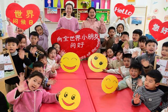(251120) -- BEIJING, Nov. 20, 2025 (Xinhua) -- Teachers and children show emoji and greeting cards made to celebrate the upcoming World Hello Day, which falls on Nov. 21 annually, at a kindergarten in Qinyang, central China's Henan Province, Nov. 19, 2025. (Photo by Yang Fan/Xinhua)