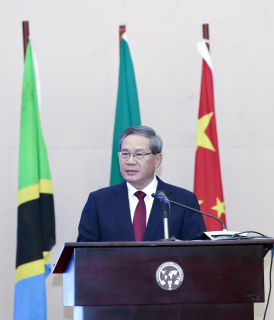 (251120) -- LUSAKA, Nov. 20, 2025 (Xinhua) -- Chinese Premier Li Qiang speaks at the ground-breaking ceremony of the Tanzania-Zambia Railway revitalization project in Lusaka, Zambia, Nov. 20, 2025. Li attended the ceremony with Zambian President Hakainde Hichilema and Tanzanian Vice President Emmanuel Nchimbi here on Thursday. (Xinhua/Yao Dawei)