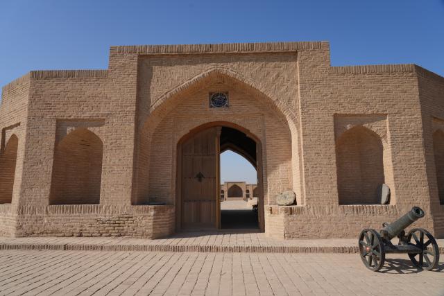 (251120) -- KARBALA(IRAQ), Nov. 20, 2025 (Xinhua) -- Photo taken on Nov.20, 2025 shows the archaeological site of Khan Al-Nukhaylah, in Karbala province, Iraq. (Xinhua/Duan Minfu)