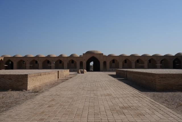 (251120) -- KARBALA(IRAQ), Nov. 20, 2025 (Xinhua) -- Photo taken on Nov.20, 2025 shows the archaeological site of Khan Al-Nukhaylah, in Karbala province, Iraq. (Xinhua/Duan Minfu)