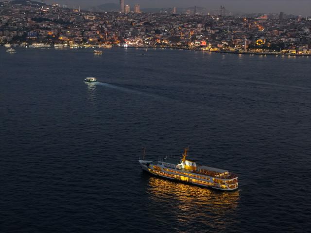(251120) --ISTANBUL, Nov. 20, 2025 (Xinhua) -- An aerial drone photo taken on Nov. 20, 2025 shows a view of the Bosphorus Strait in Istanbul, Türkiye. (Xinhua/Liu Lei)
