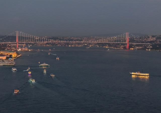 (251120) --ISTANBUL, Nov. 20, 2025 (Xinhua) -- An aerial drone photo taken on Nov. 20, 2025 shows a view of the Bosphorus Strait in Istanbul, Türkiye. (Xinhua/Liu Lei)