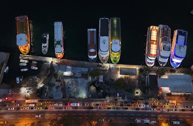 (251120) --ISTANBUL, Nov. 20, 2025 (Xinhua) -- An aerial drone photo taken on Nov. 20, 2025 shows a pier on the Bosphorus Strait in Istanbul, Türkiye. (Xinhua/Liu Lei)