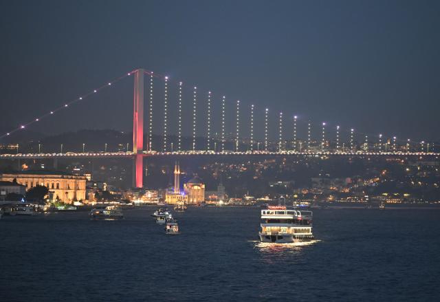 (251120) --ISTANBUL, Nov. 20, 2025 (Xinhua) -- Photo taken on Nov. 20, 2025 shows a view of the Bosphorus Strait in Istanbul, Türkiye. (Xinhua/Liu Lei)