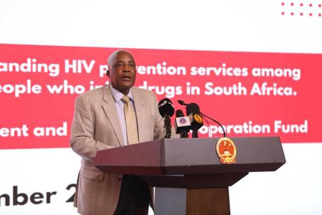 (251120) -- JOHANNESBURG, Nov.20, 2025 (Xinhua)-- South African Health Minister Aaron Motsoaledi speaks during the Launch of HIV Prevention Project in Johannesburg, South Africa, Nov. 20, 2025. To tackle HIV/AIDS in South Africa, China, through the China Global Development and South-South Cooperation Fund, has announced a two-year funding commitment of 3.49 million U.S. dollars. (Xinhua/Chen Wei)
