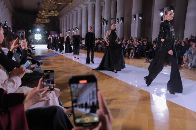(251121) -- ST. PETERSBURG, Nov. 21, 2025 (Xinhua) -- Models present creations at the CIS fashion show at the Tauride Palace in St. Petersburg, Russia, on Nov. 20, 2025.
  Designers from 32 countries presented their works to the audience at the event on Thursday. (Photo by Irina Motina/Xinhua)