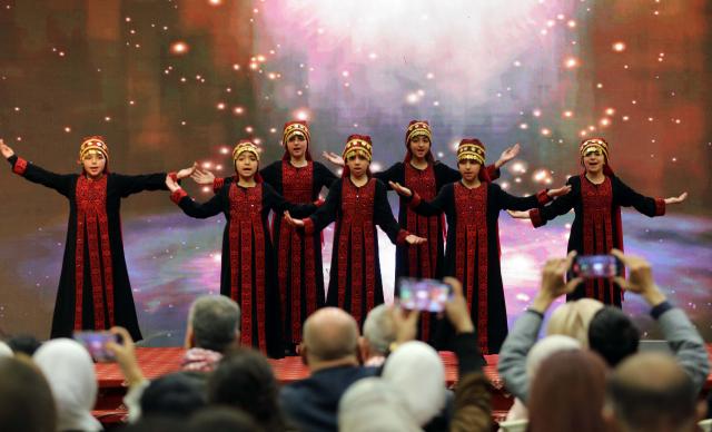 (251121) -- AMMAN, Nov. 21, 2025 (Xinhua) -- Children sing during a World Children's Day celebration in Amman, Jordan, Nov. 20, 2025.
  A celebration featuring musical performance, dance, and fashion show was held here on Thursday to mark World Children's Day. (Photo by Mohammad Abu Ghosh/Xinhua)