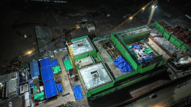 (251121) -- YULIN, Nov. 21, 2025 (Xinhua) -- An aerial drone photo taken on Nov. 18, 2025 shows a construction site of Rongxian South Railway Station in Rongxian County of Yulin City, south China's Guangxi Zhuang Autonomous Region. The Yulin-Cenxi section of the Nanning-Zhuhai high-speed railway is under intense construction at present, aiming to open to traffic in 2026. (Xinhua/Zhang Ailin)